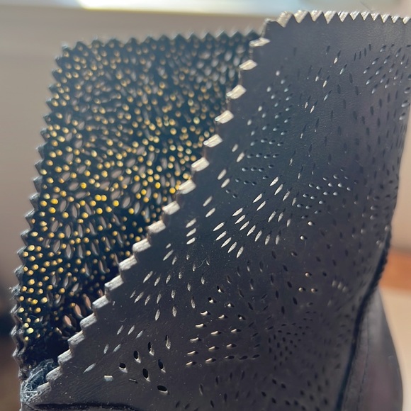 New UGG black booties with wool inside! Size 6.5 - Picture 8 of 13